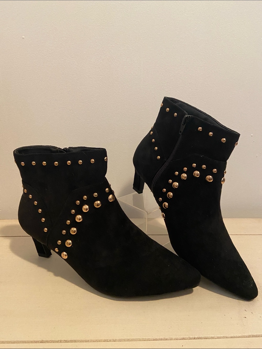 Comfort Est. 1946 by Cato Black Faux Suede Gold Stud Ankle Boot 9W NIB Moto - Picture 1 of 10